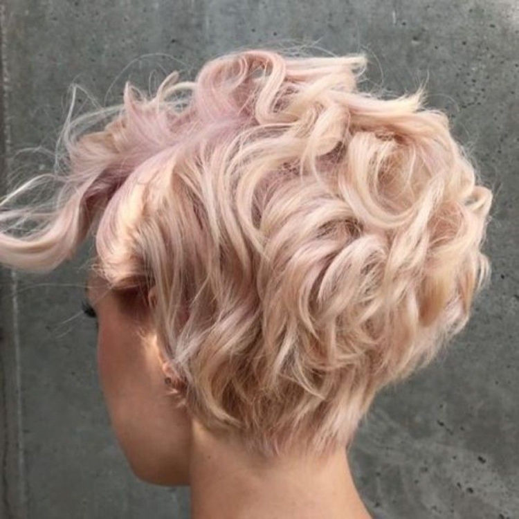 Стрижка Пикси Боб на волнистые волосы