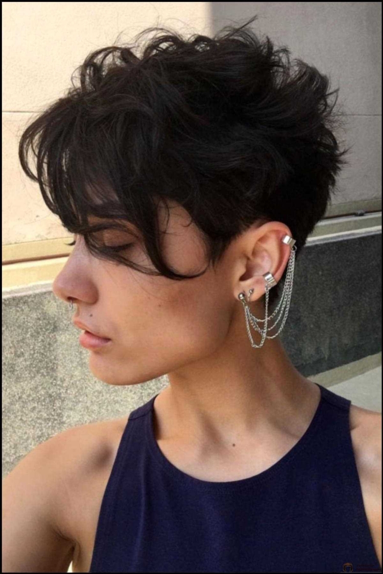 Пикси Боб на короткие волнистые волосы