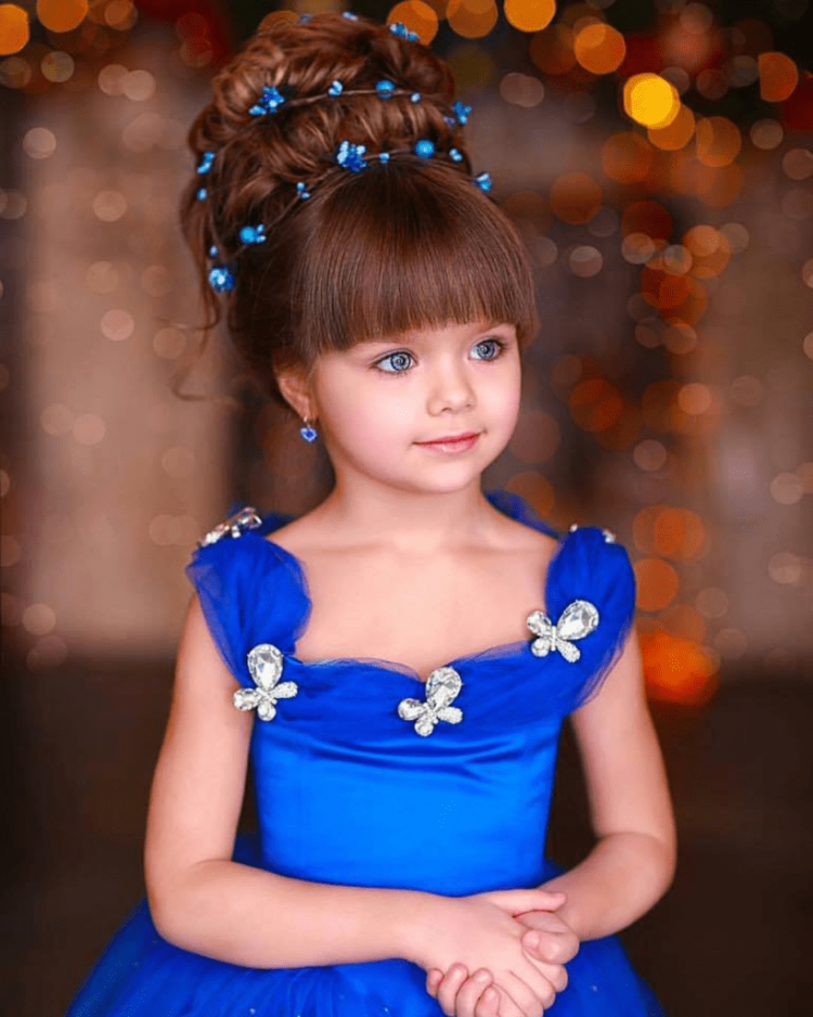 Прическа с диадемой для девочки