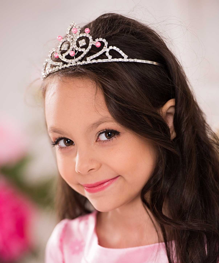 Прическа под диадему для девочки