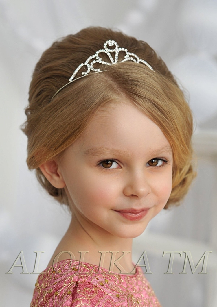 Прическа под диадему для девочки