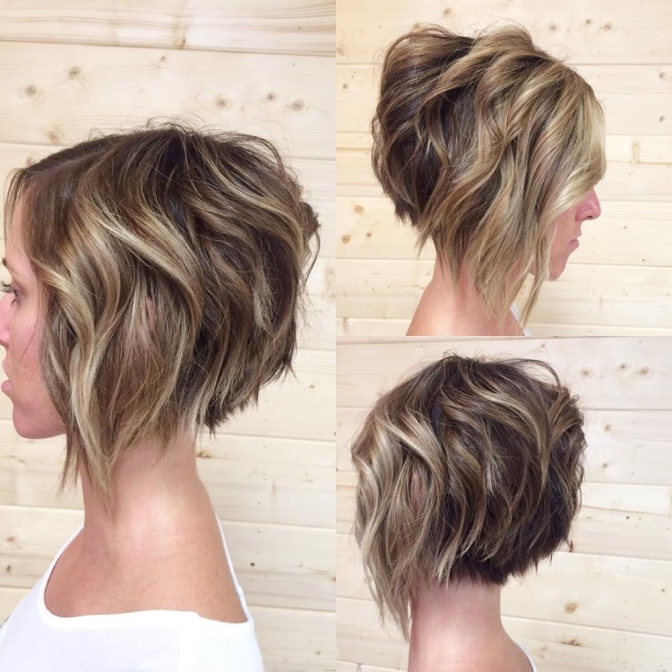 Боб Пикси каре на волнистые волосы