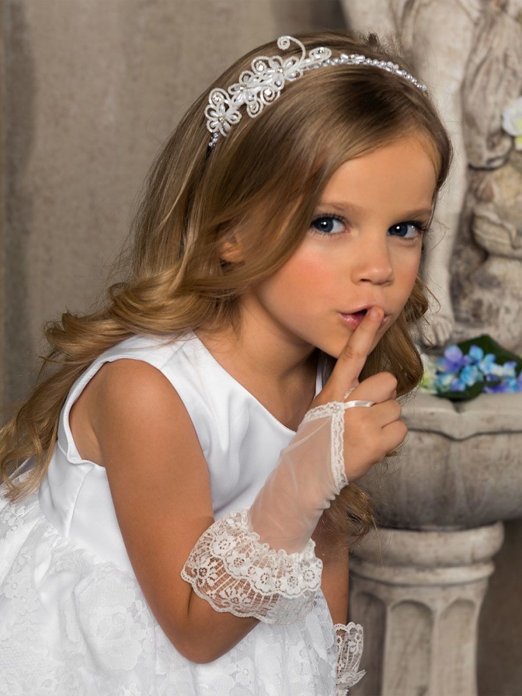 Детская прическа кудри диадемой