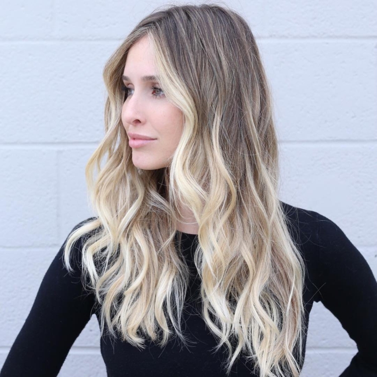 Белые пряди на русых волосах