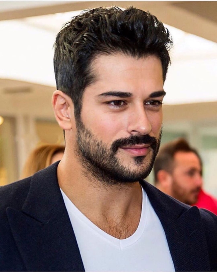 Бурак Озчивит с бородой