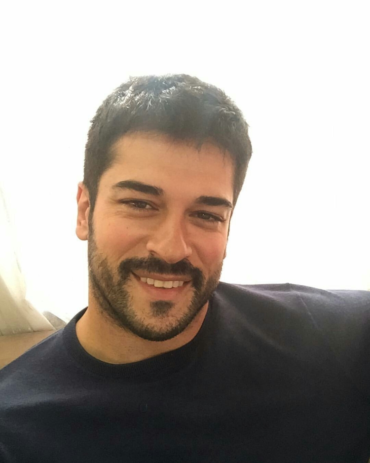 Бурак Озчивит прическа