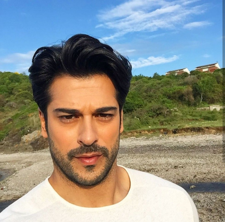 Бурак Озчивит