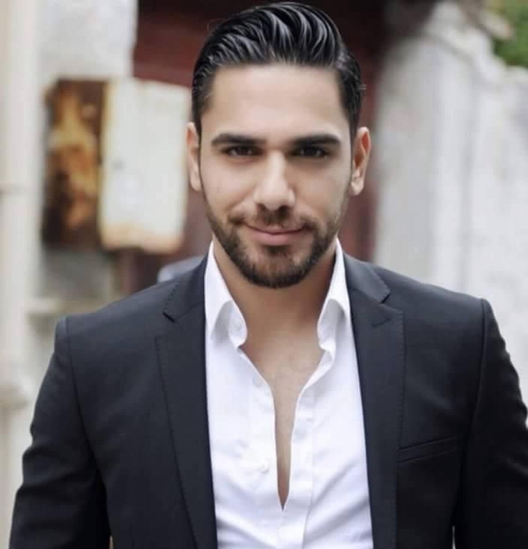 Актер Кадир Догулу