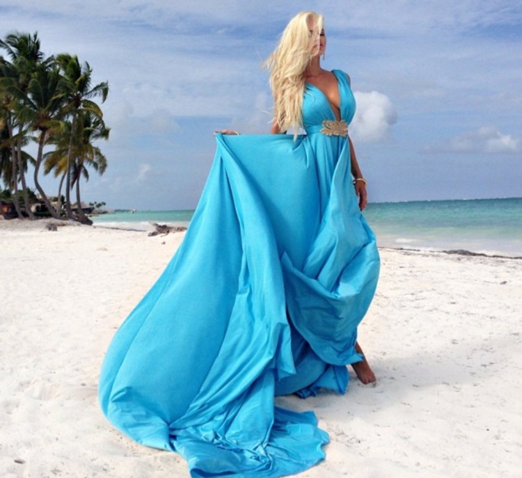 Kylie Jenner в платье