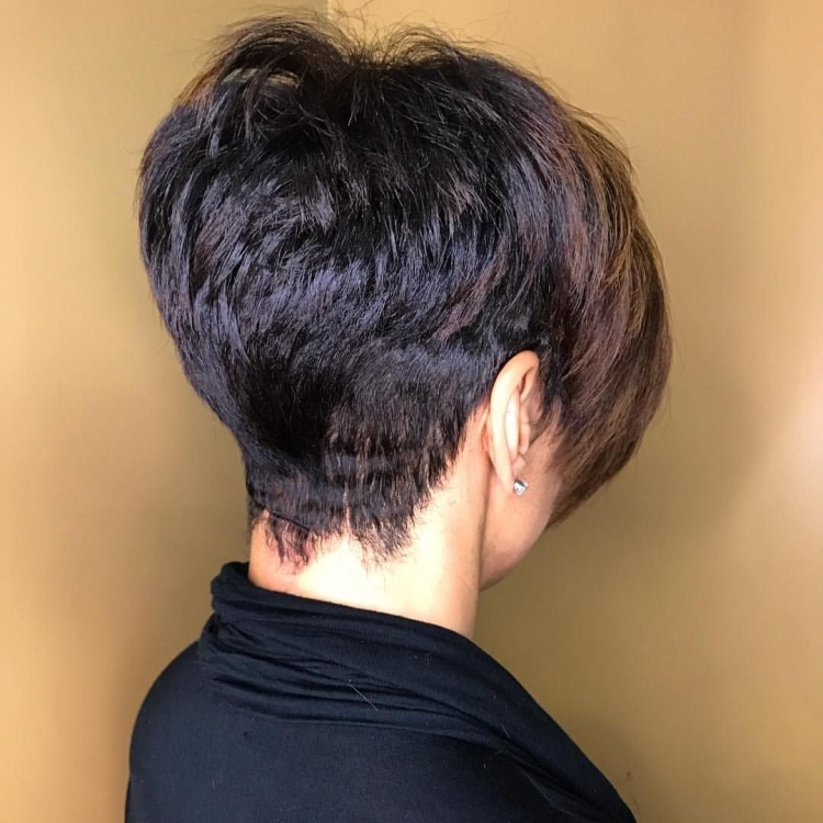 Короткая стрижка с высоким затылком