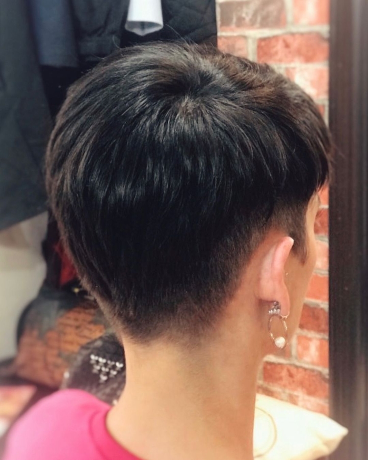 Короткая стрижка женская затылок под машинку