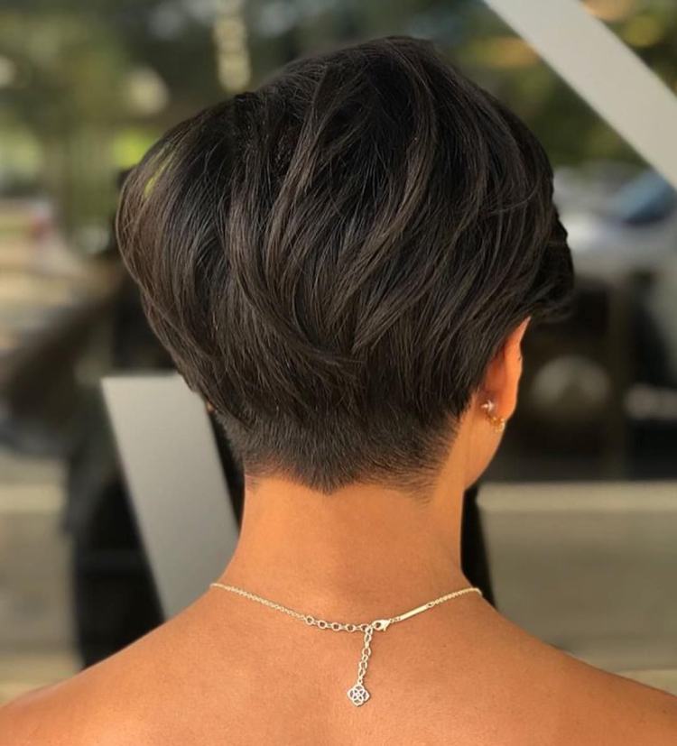 Стрижка с высоким затылком