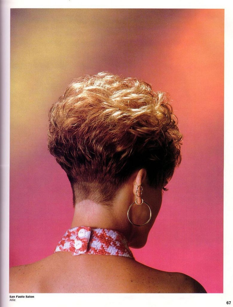 Стрижка с красивым затылком женская