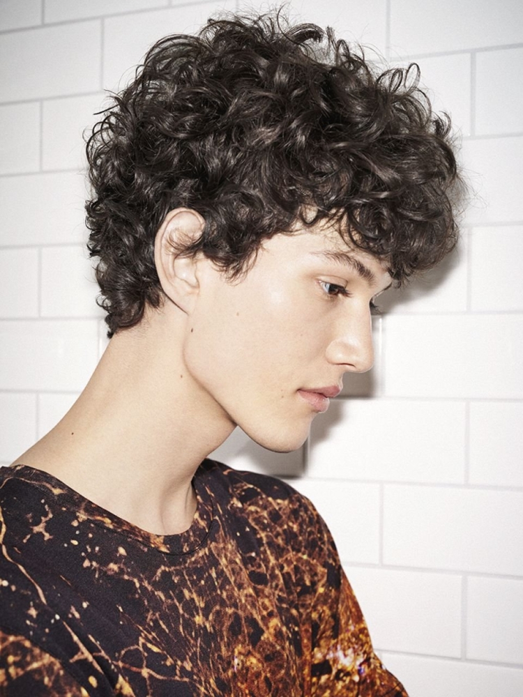 Стрижка Томбой кудрявые