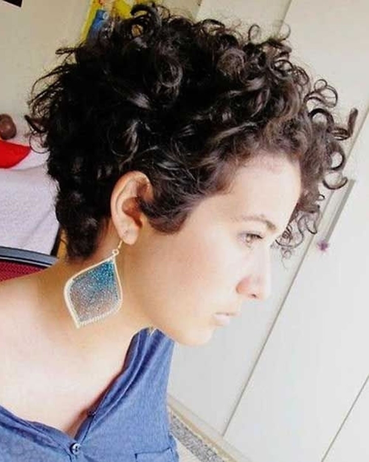 Удлиненное Пикси на кудрявые волосы