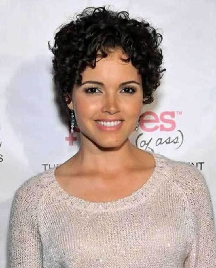 Короткая стрижка на очень кучерявые волосы