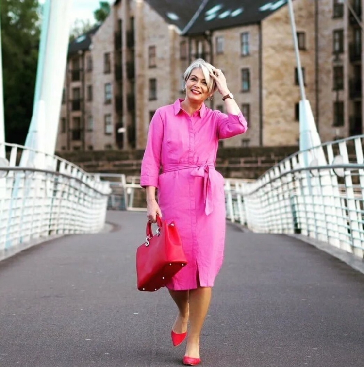 Платья для женщин после 50 стильные