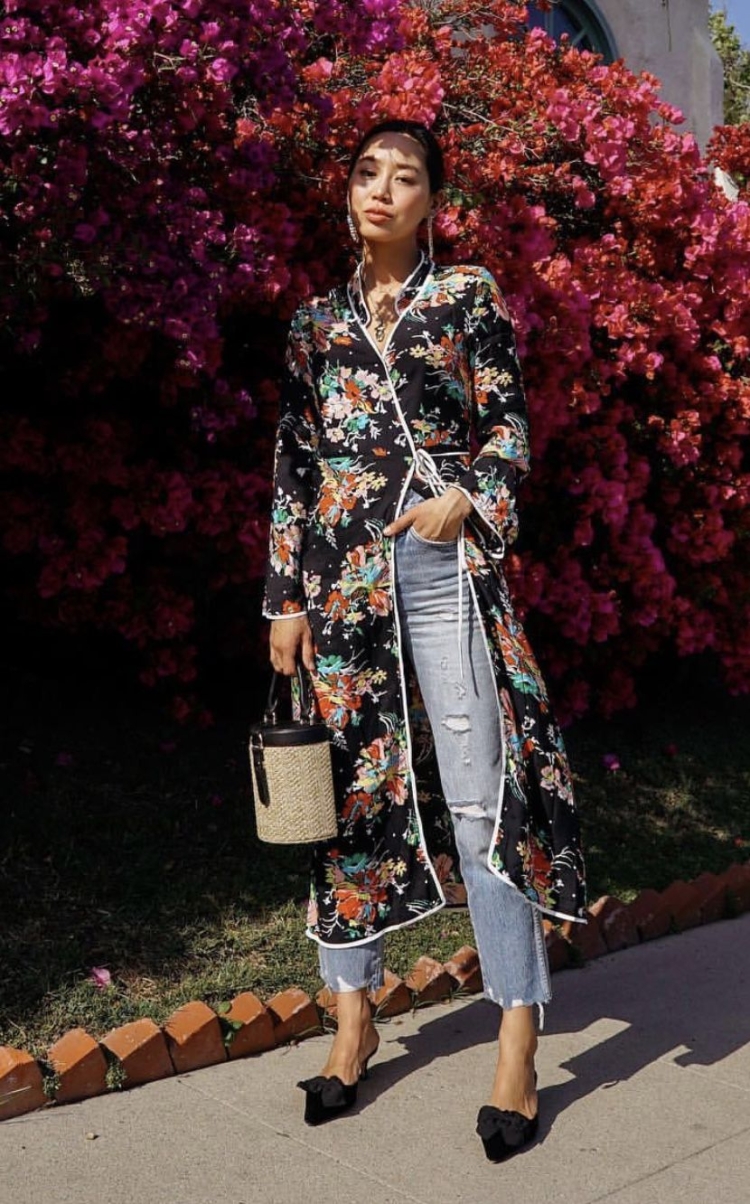 Платье с широкими рукавами