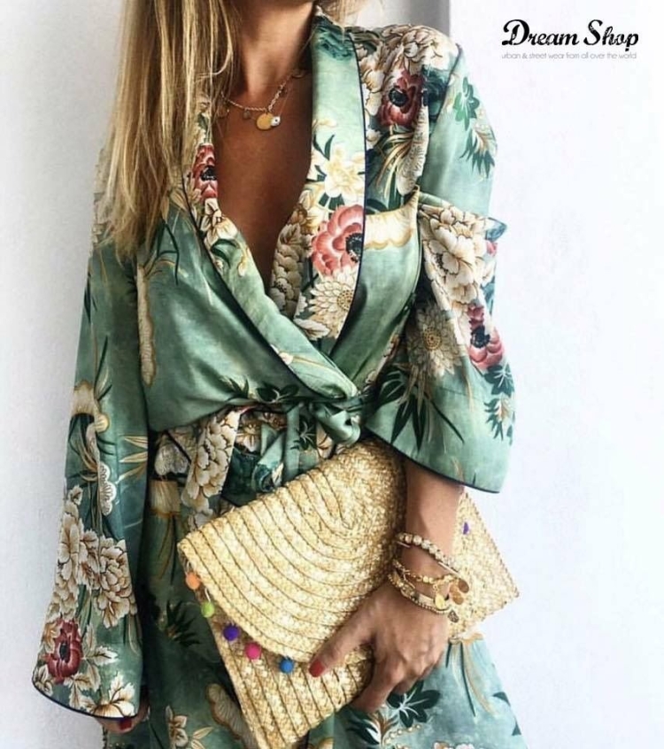 Фурисодэ кимоно Сакура