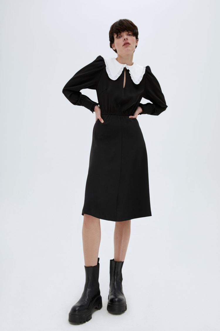Черное платье с белым воротником и манжетами Валентино