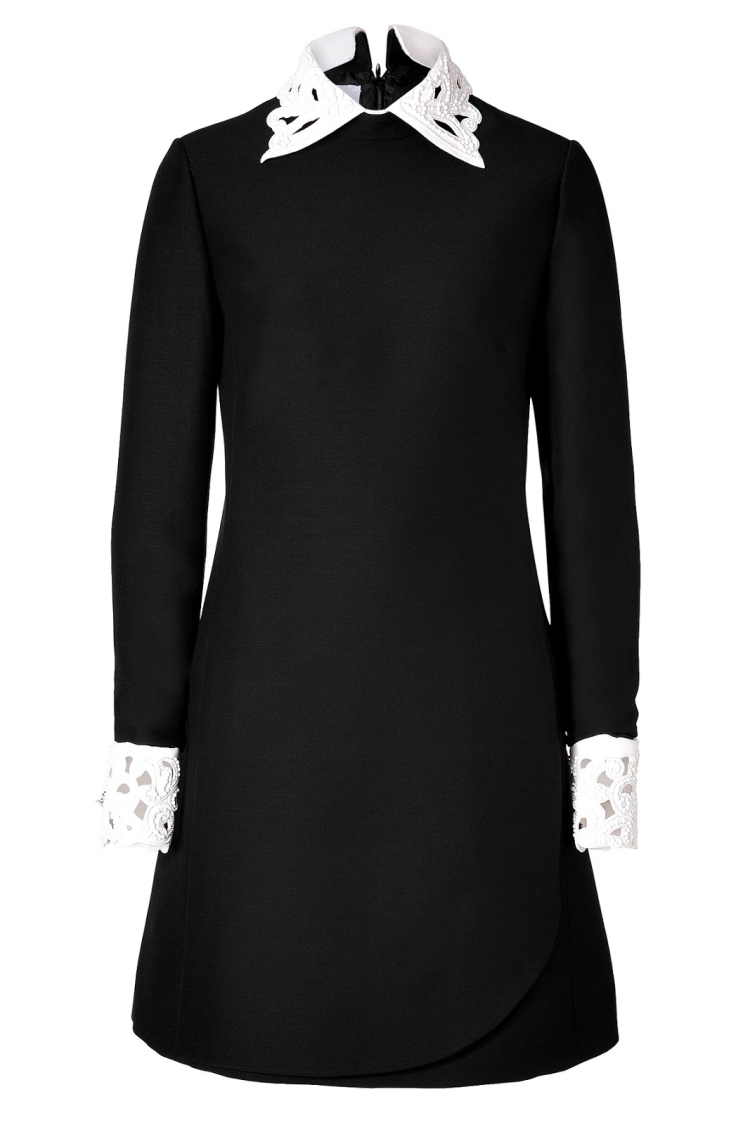 Платье с белым воротником и манжетами