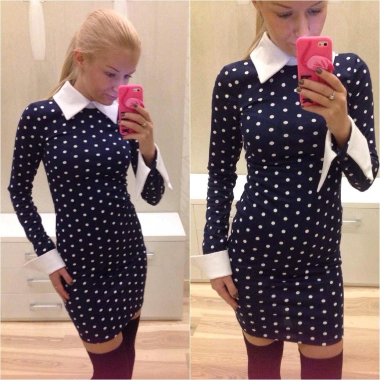 Платье с белым воротничком