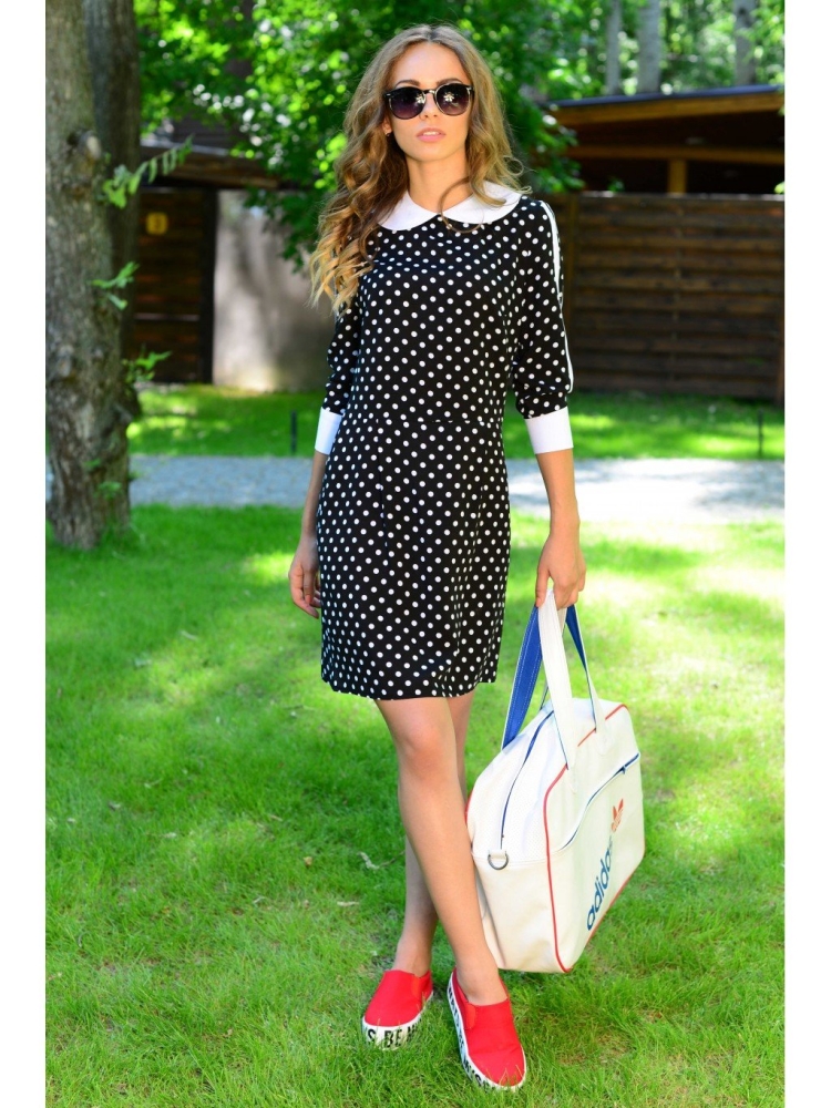 Синее платье с белым воротником