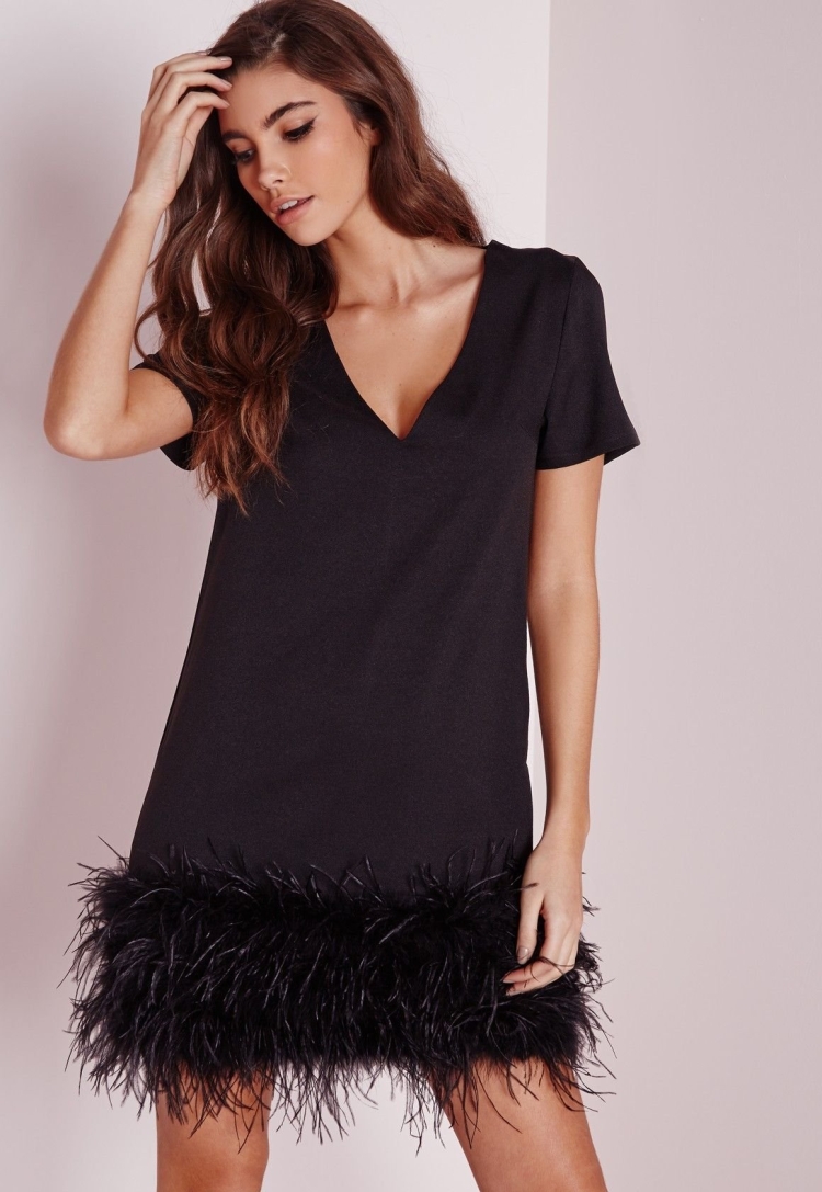 Платье с перышками