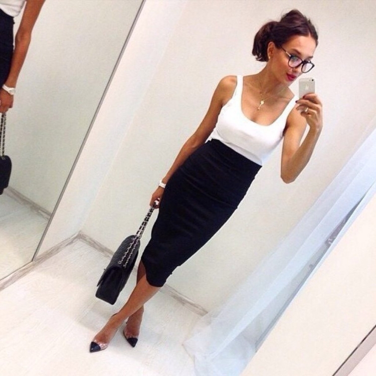 Черное платье с белой рубашкой