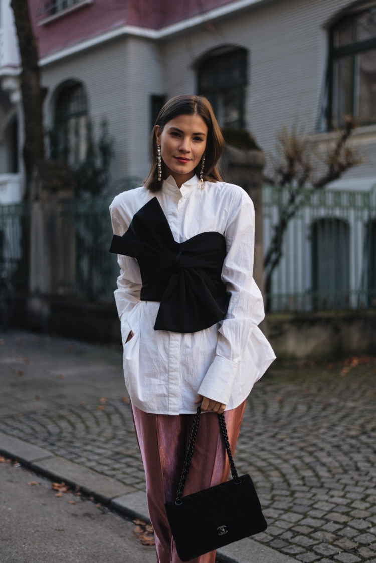 Белая рубашка с черной майкой