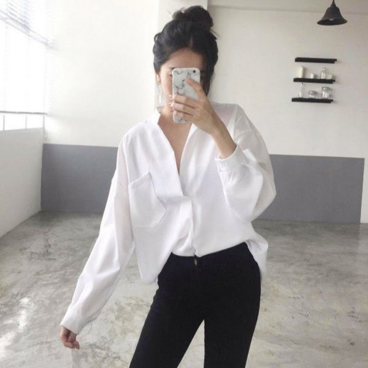 Девушка в белой рубашке Эстетика