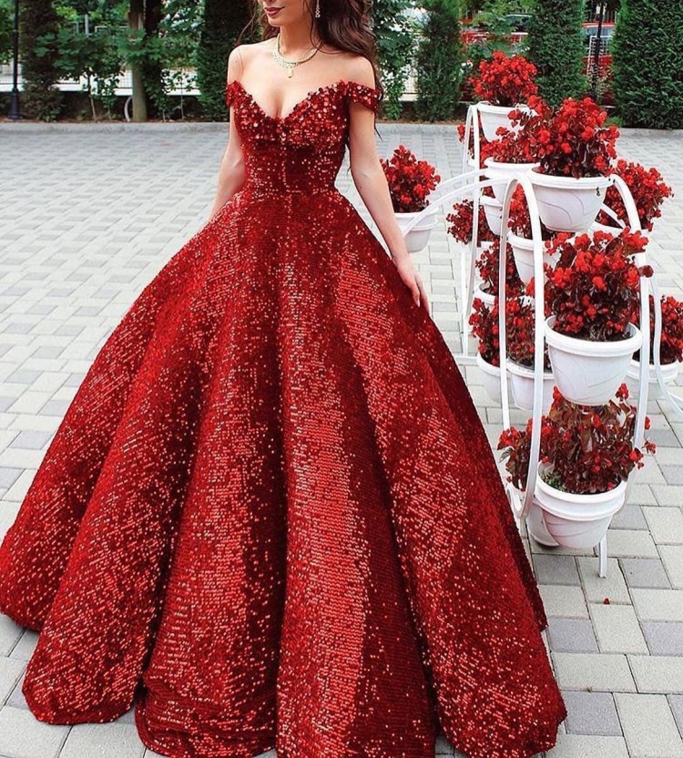 Шикарное кровавое платье