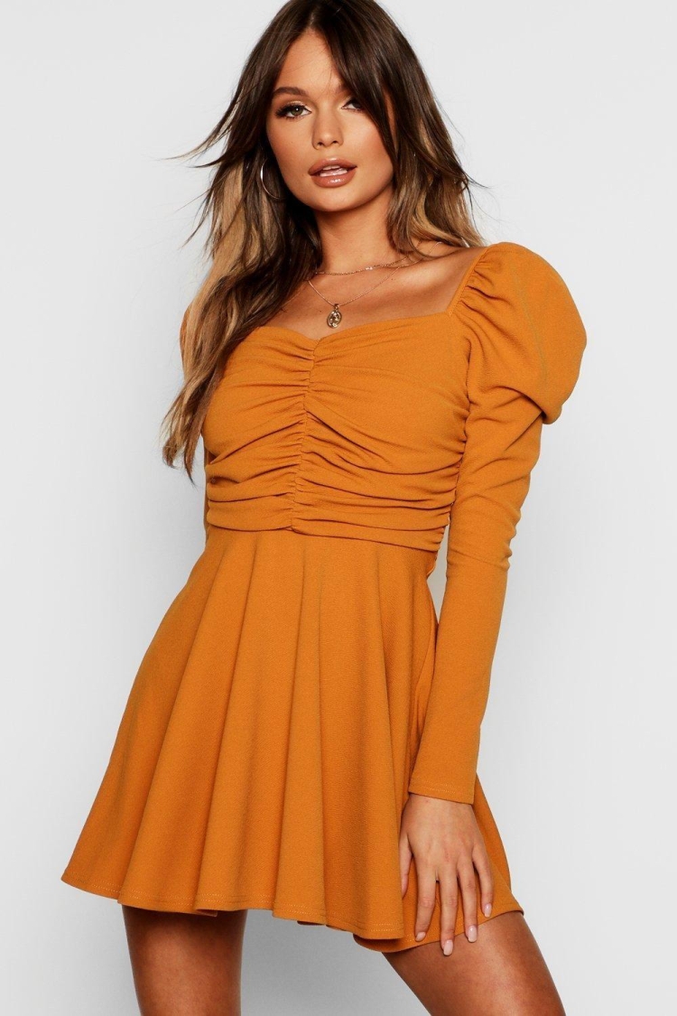 Платье с вырезом