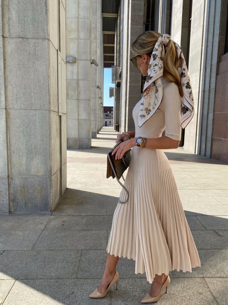 Платье с плиссированной юбкой