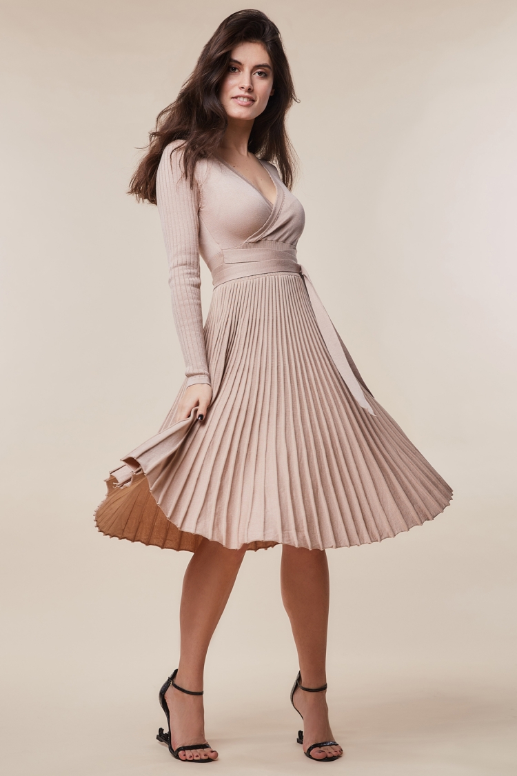 Костюм с юбкой плиссе