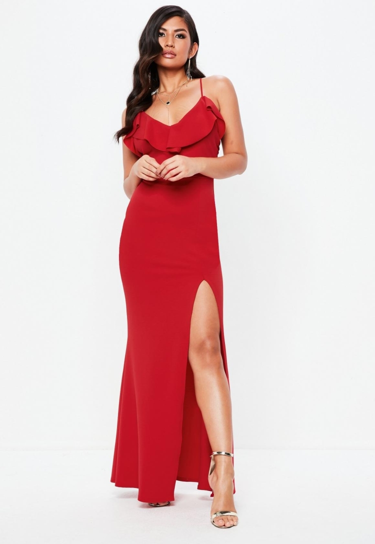 Красное длинное платье с разрезом