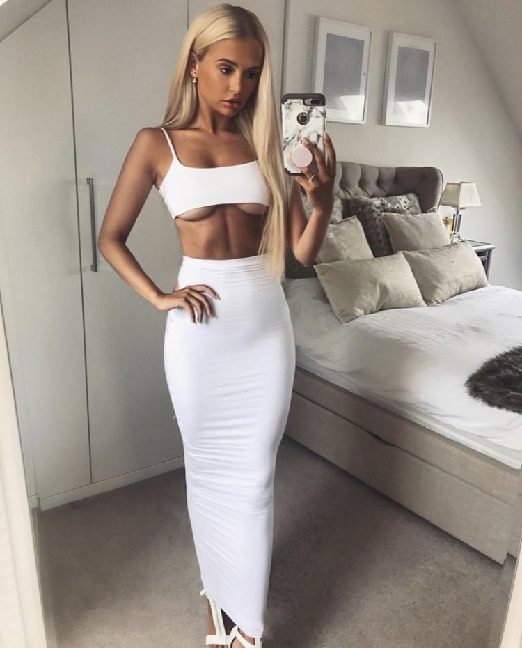 Anllela Sagra в платье