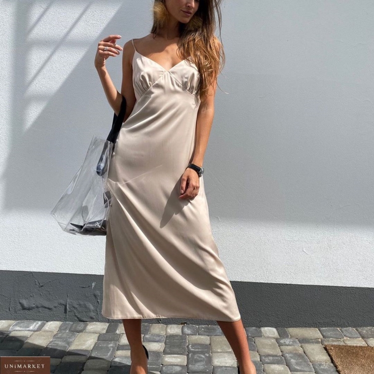 Шелковое платье на бретельках с разрезом