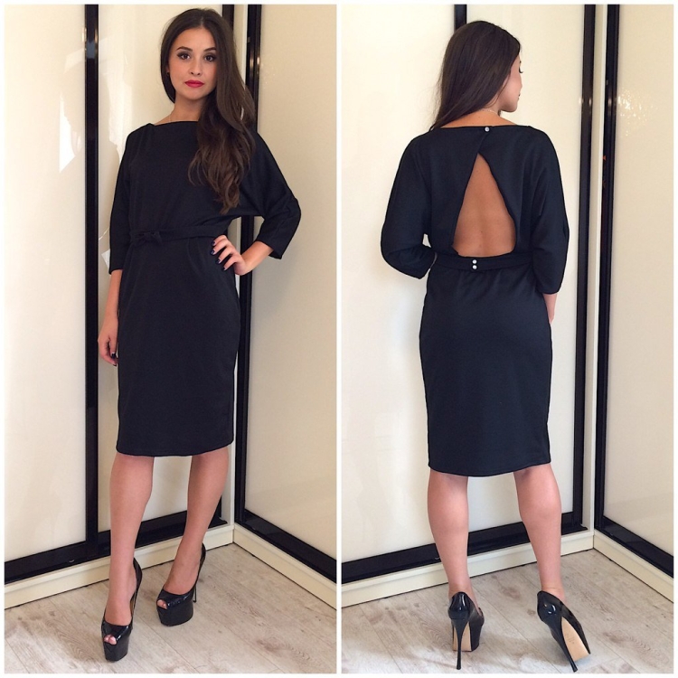 Платье с бретельками на спине