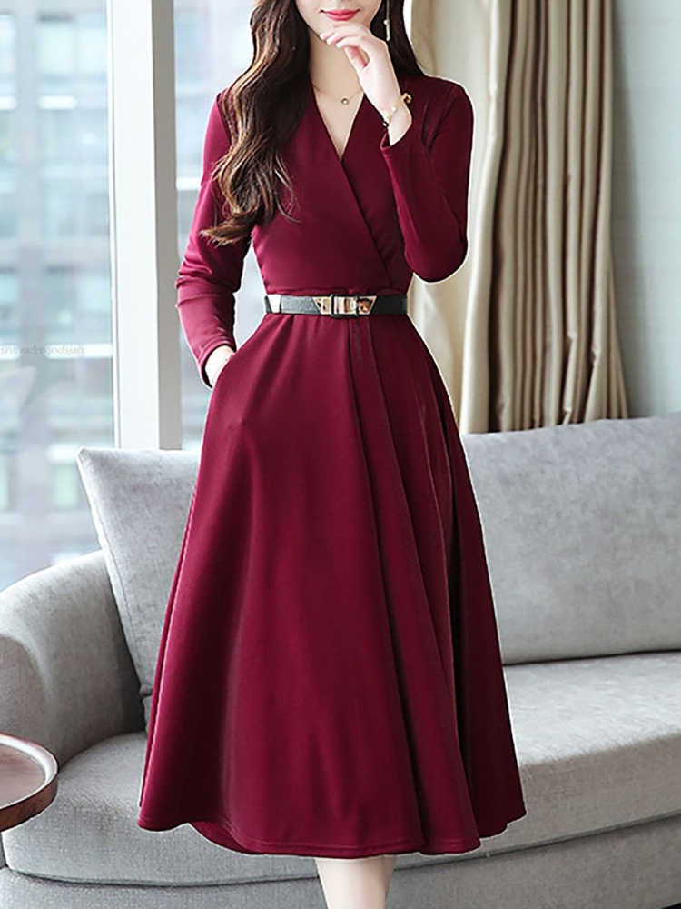 Скромное платье