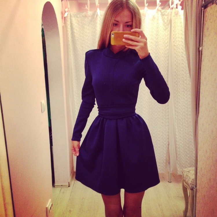 Платье с рукавом колокол