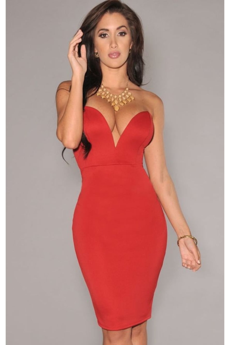 Платье с декольте