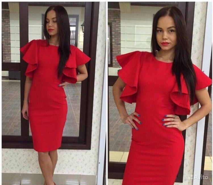 Платье красное с воланами на рукавах