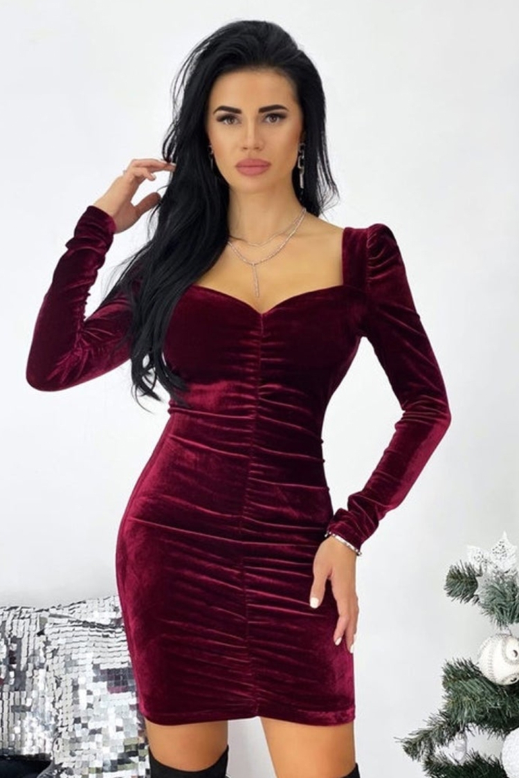 Бархатное обтягивающее платье