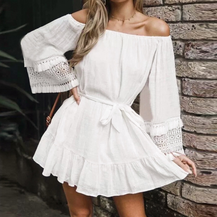 Платье с открытыми плечами