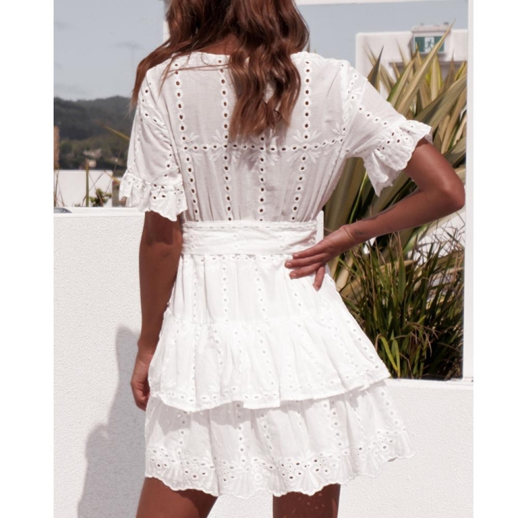 Белое летнее платье из хлопка