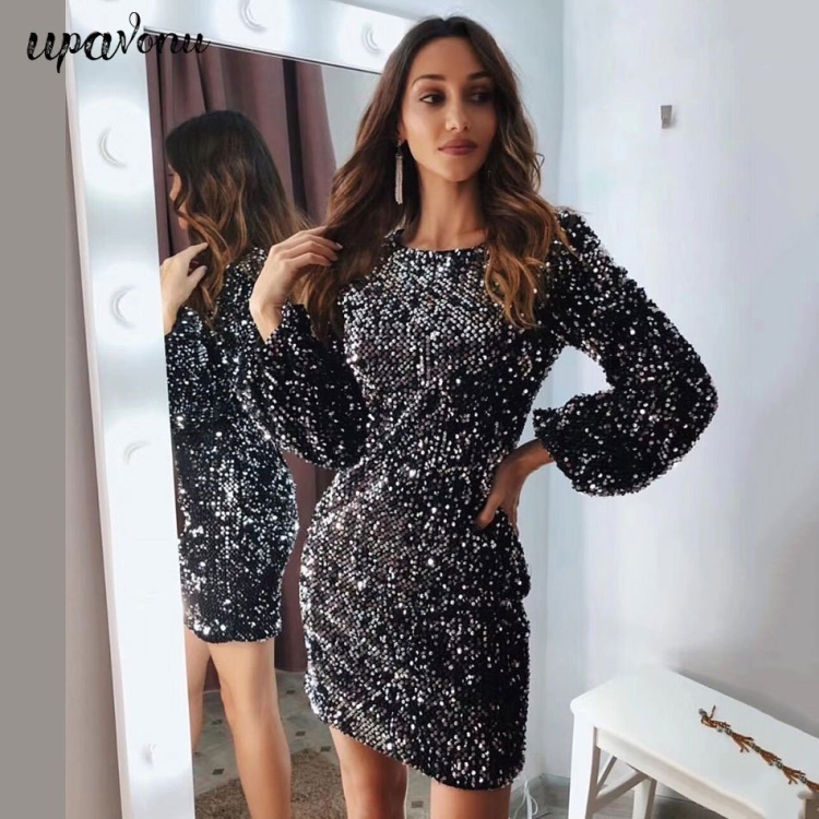 Платье в паетках