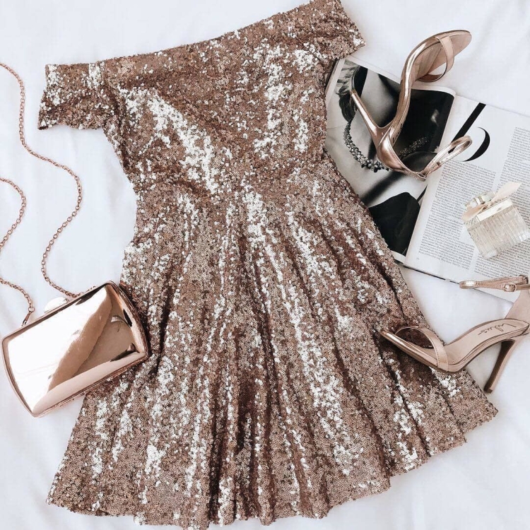 Платье из блестящей ткани