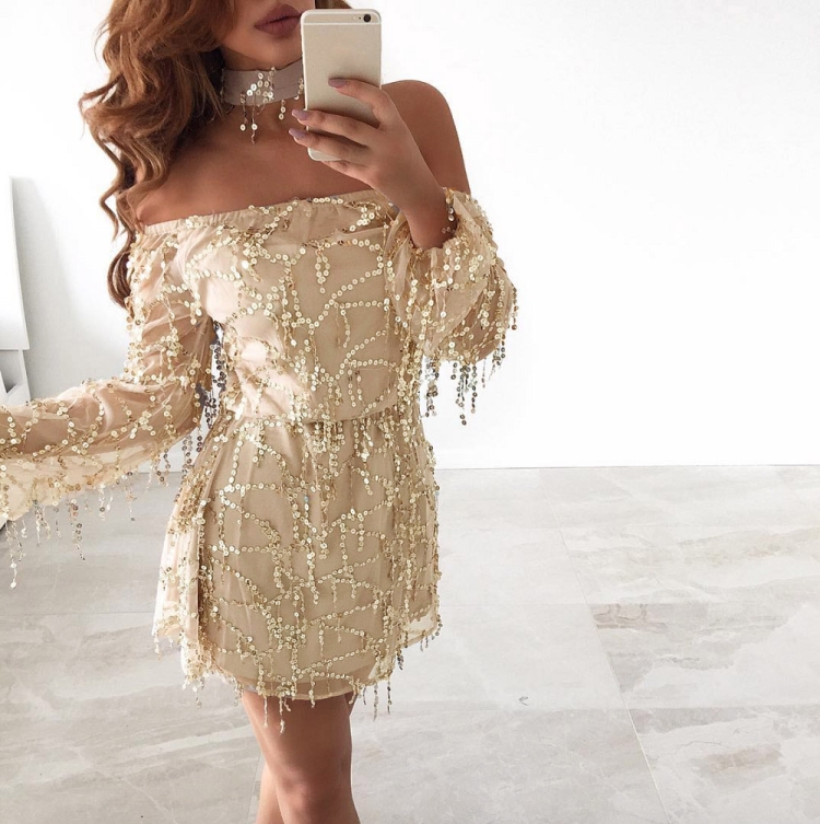 Бежевое платье с пайетками