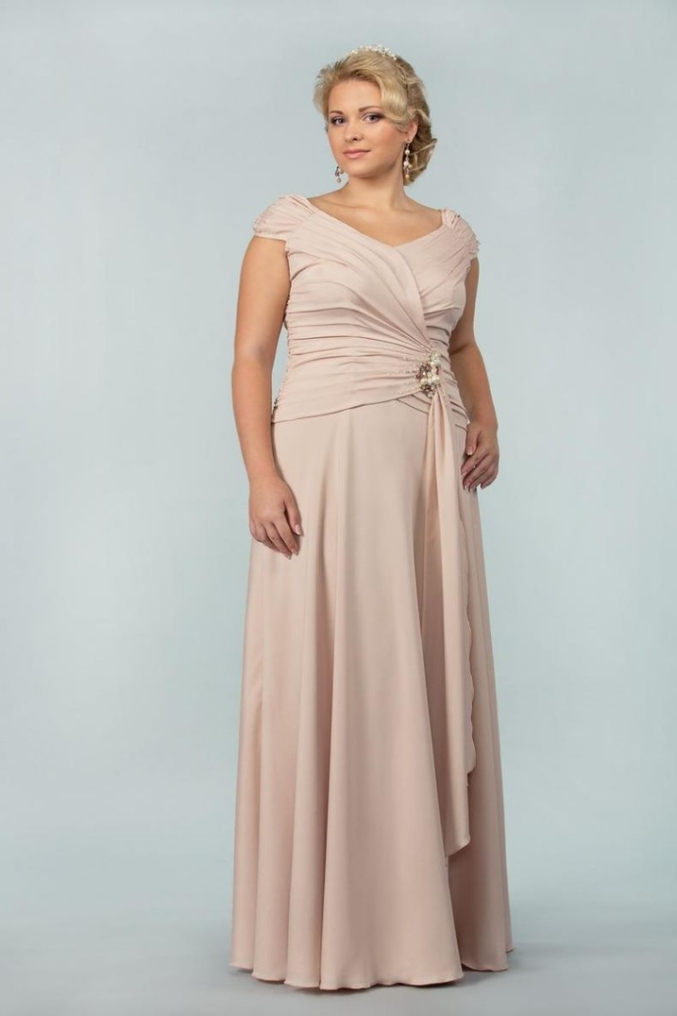 Платье для мамы невесты на свадьбу плюс сайз